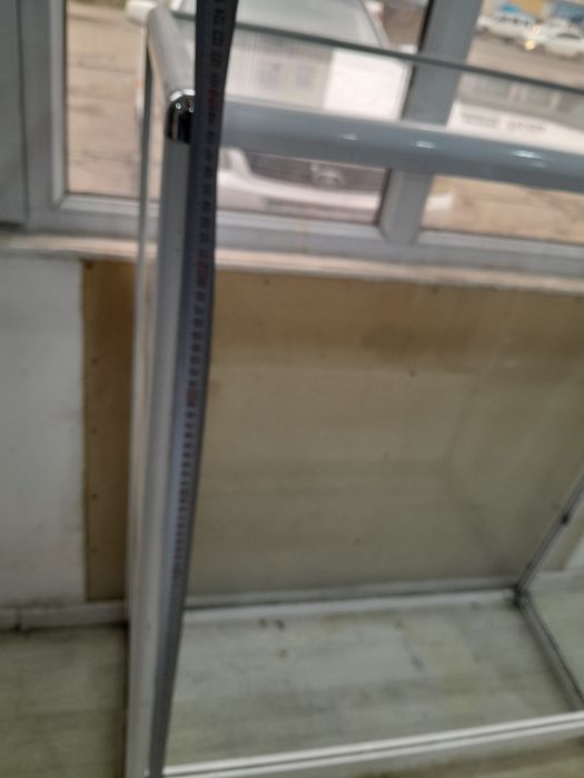 Стеклянный  ветрина