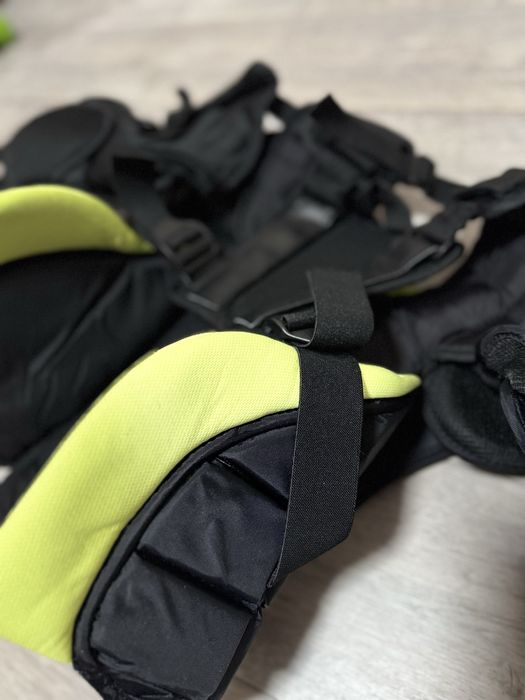 Нагрудник вратаря