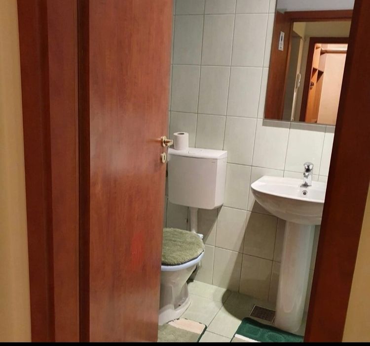 Particular închiriez garsonieră.