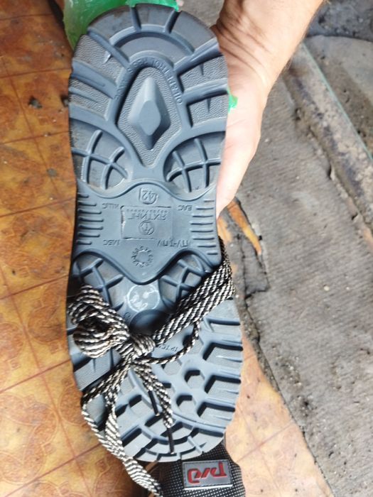 Продам ботинки..