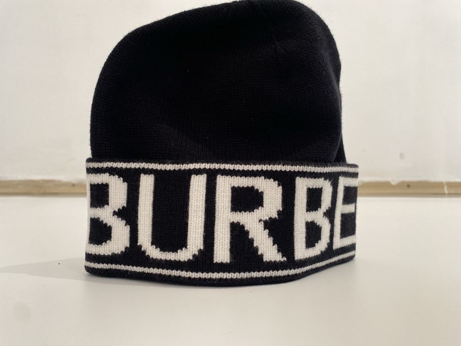 Шапки барберри новые