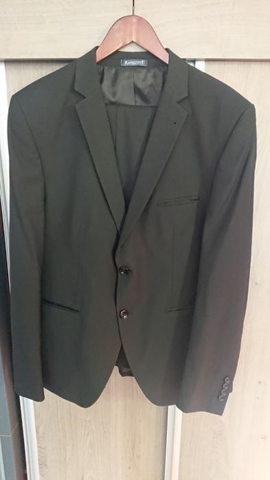 Мъжки официален костюм