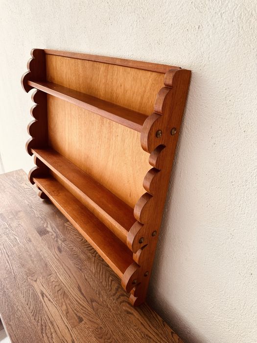 Дървен стенен рафт – масив, ръчна изработка
