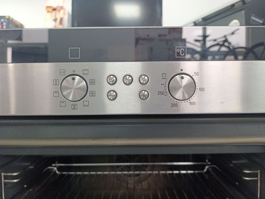 Фурна за вграждане SIEMENS