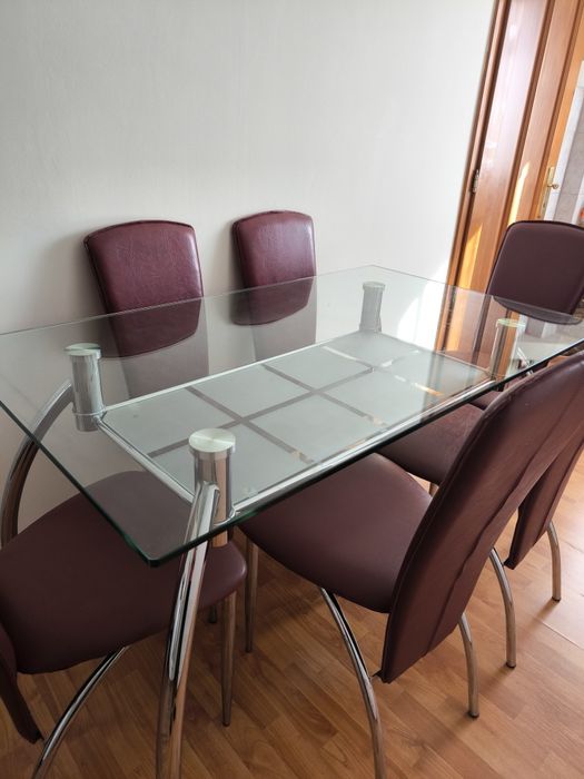 Masa cu blat de sticla