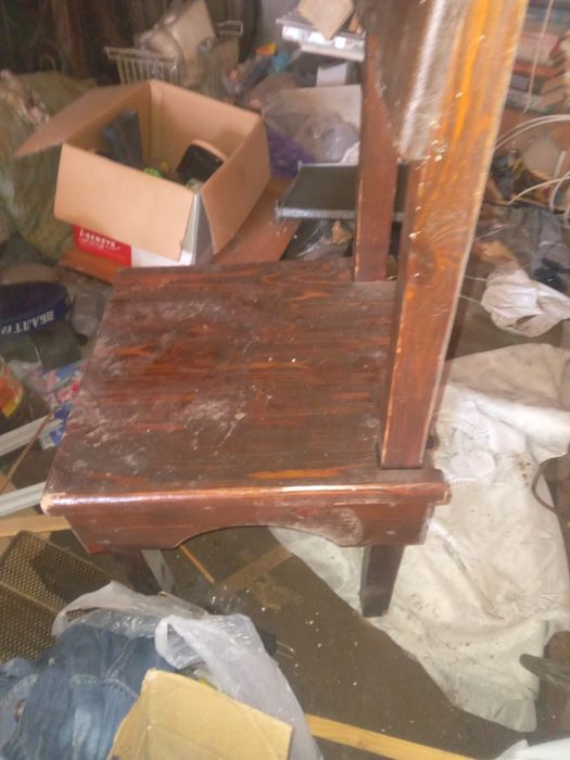 Продам стулья дубовые ретро   крепкие