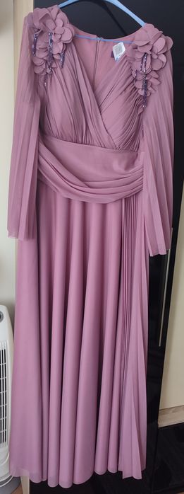 Rochie de seara ,purtata o singura data ,in stare impecabila .