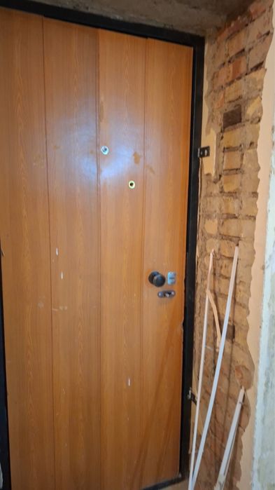 Продам входную дверь