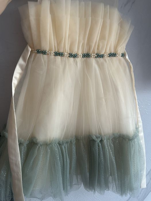 Продам платья 6-8 лет