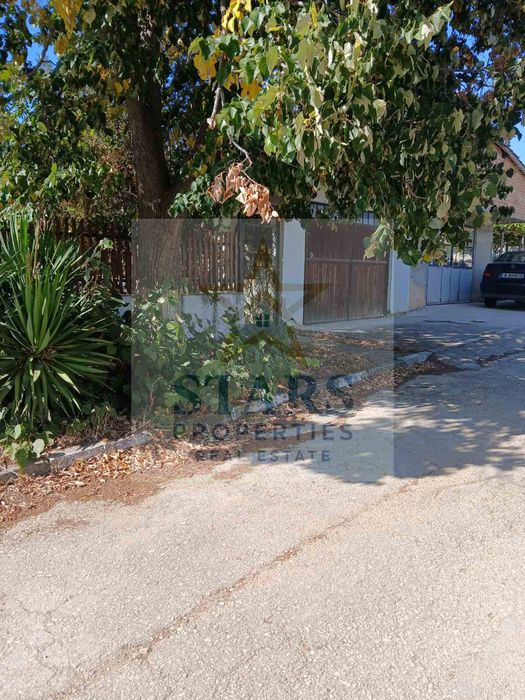 Продажба Къща гр. Аксаково - с. Осеново 1135m²