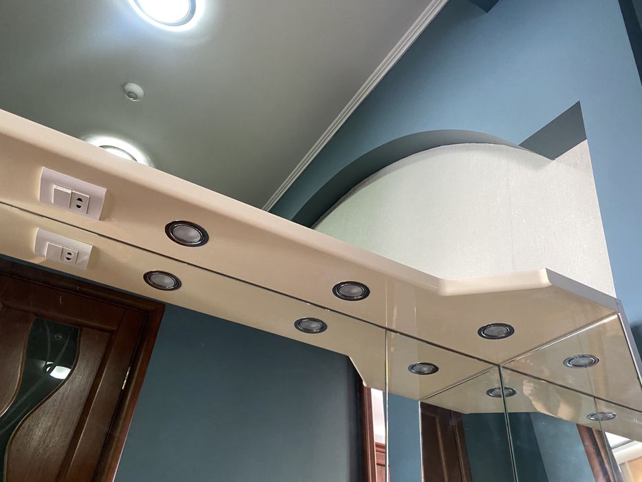 Зеркало угловное  для ванной