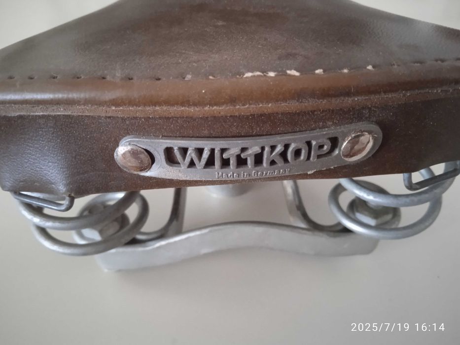 Ретро седалка за велосипед  Wittkop, Germany и стар капак над верига