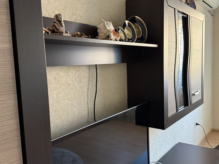 Продам стенку, телевизор и ковер