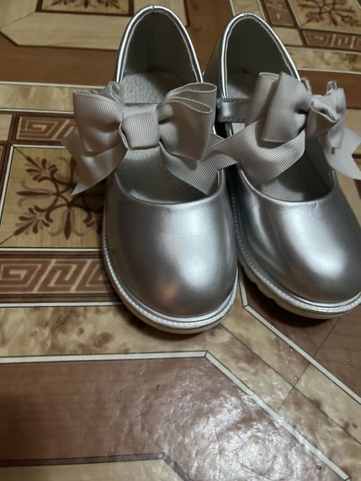 Продам туфли красивые