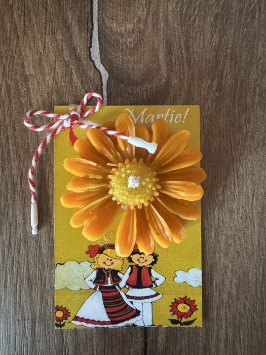 Martisoare parfumate din ceara de albine