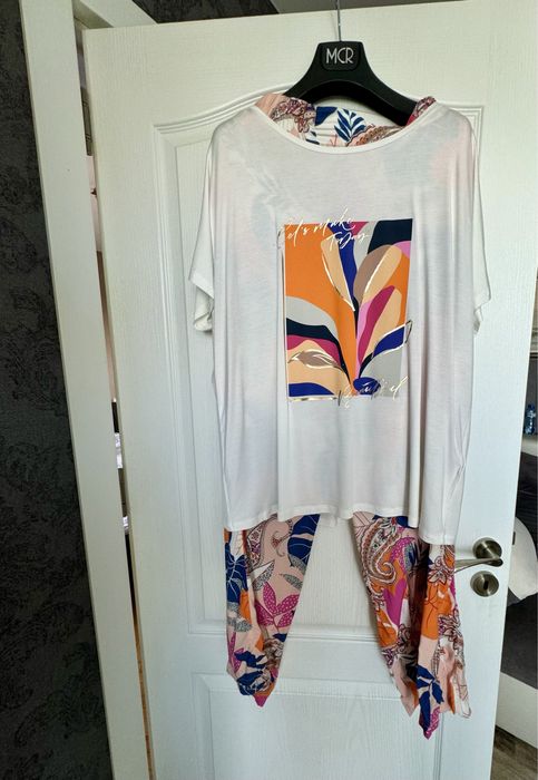 Комплект панталон и блуза в бяло и ярки цветове