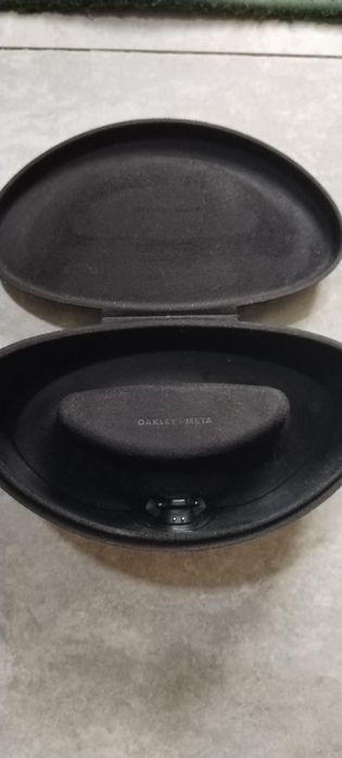 Зарядное футляр для очков Oakley Meta