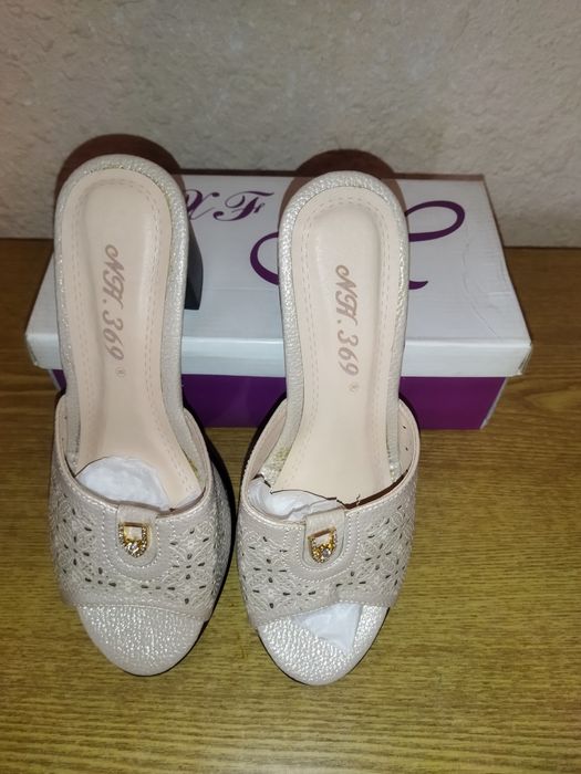 Стильная тапочки с каблуком