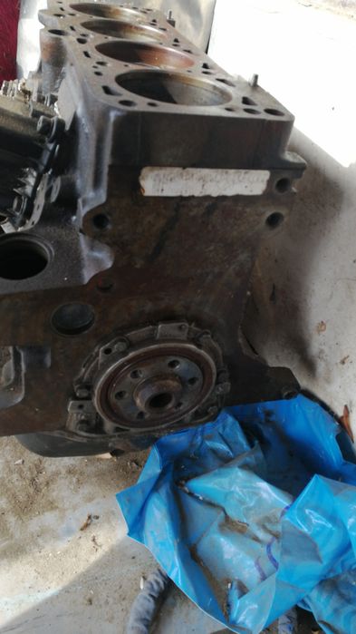 Двигатель 2 Е. Объём 2 литра