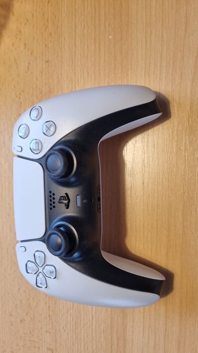 Продавам джойстик за PlayStation 5