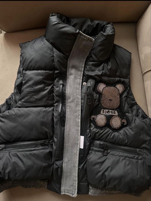 Елек с декорации от камъни