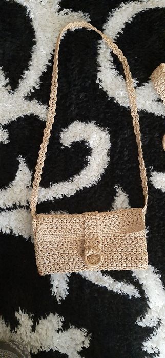 Geantă și curea împletită