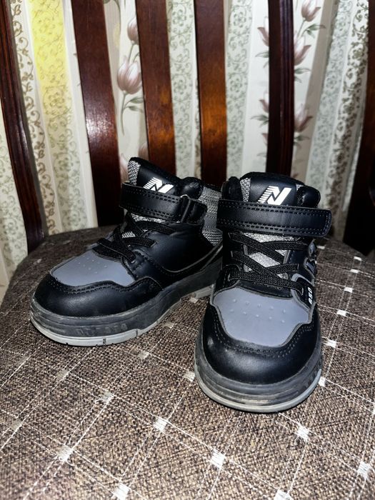 ботинки и крассовки за 4500тенге