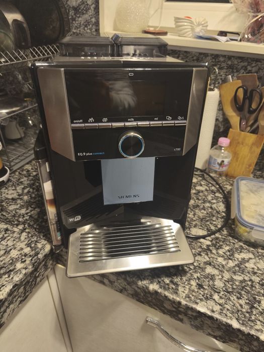 Продавам кафе робот Siemens EQ 9 s700