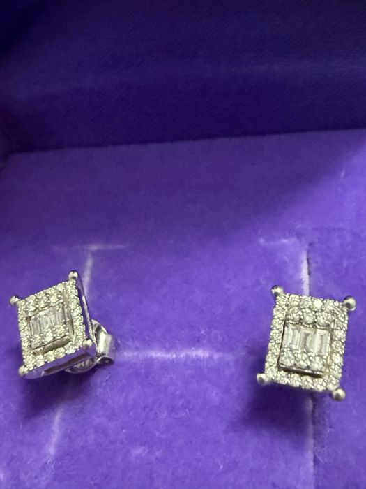 Бриллиантовые пусеты 750 пробы