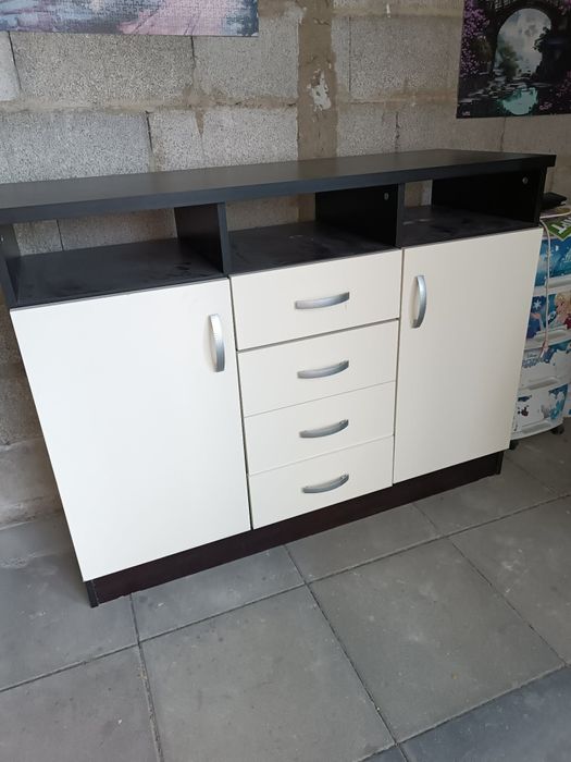 Шкаф с две врати и четири чекмеджета