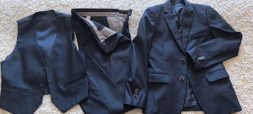 Школьный костюм  р. 146