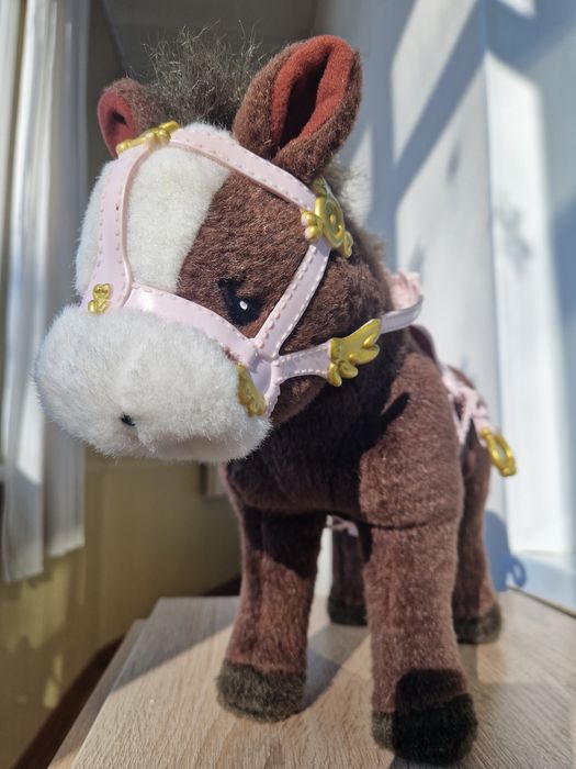 Лошадка игрушка на батарейках 4×AA, ходит.