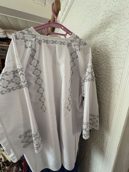 Cămașa tradițională de pânză, unisex, cusută cu mărgele de bunica mea. Preț negociabil