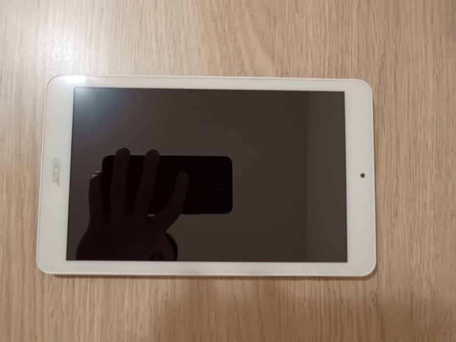 Продавам таблет ACER!