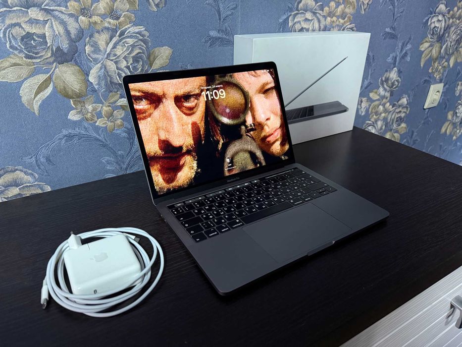 Макбук Про 2020г. ЕАС, Сулпак. 8/128. В полном комплекте.