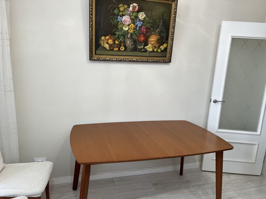 Продам обеденный стол