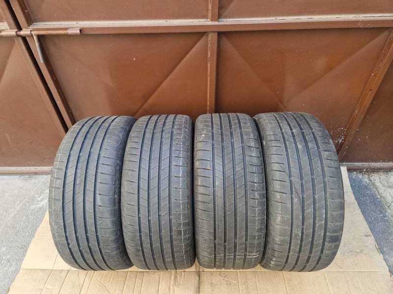 4 Bridgestone R18 225/40
летни гуми 
DOT5023