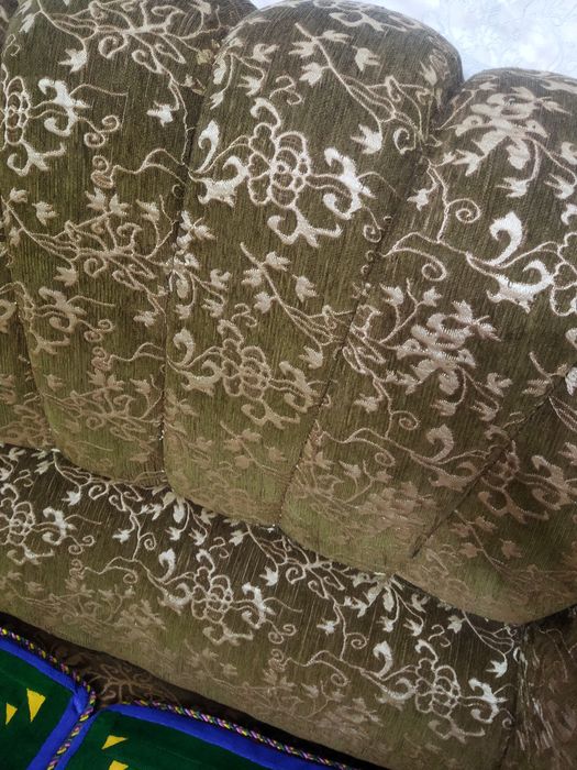 Продается комплект 1 диван и кресла