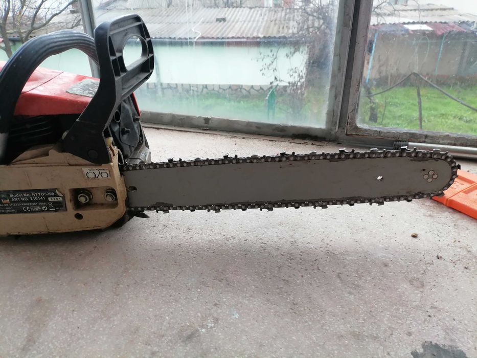 Електрически трион - резачка за дърва Lion