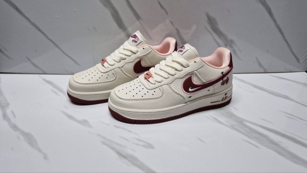 кроссовки Nike женские