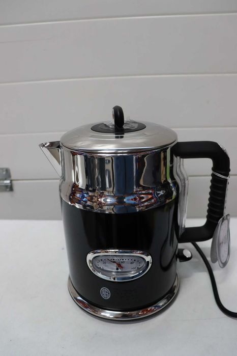 Електрическа кана Russell Hobbs Retro Style 1.7 л – черна с корпус от неръждаема стомана