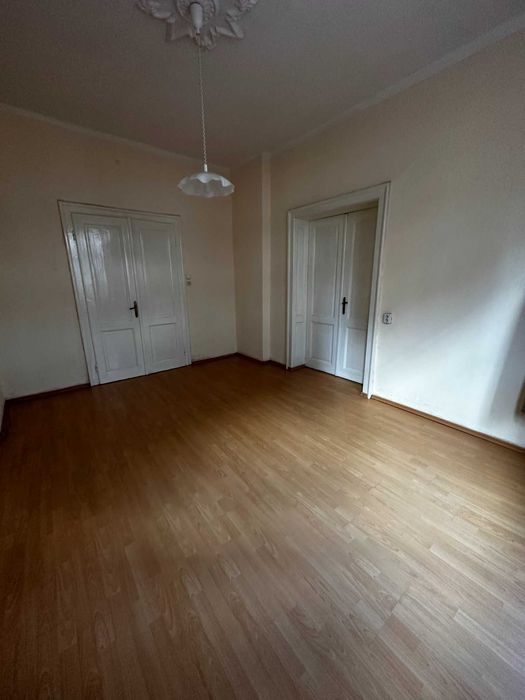 Продава се Тристаен апартамент в София, Център - 123 кв.м за 1627 €/кв.м - Снимка #2