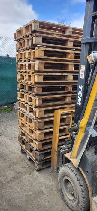 Дървени скари 120 х 80 см , с дебели трупчета и плътни дъски