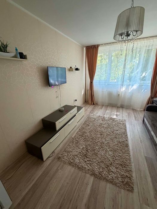 Închiriez garsonieră