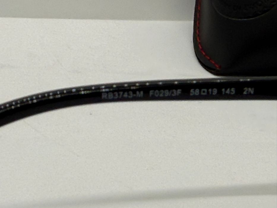 Vând ochelari de soare Ray-Ban RB3743-M F029/3F – NOI, design premium și modern.