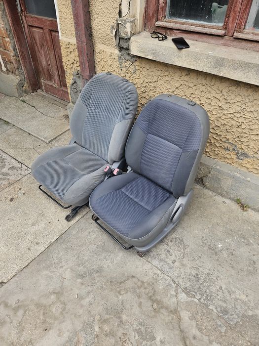 Scaune față  Toyota Hilux