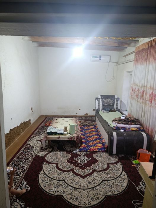 Navoiy shahar vokzal hududida hovli sotiladi