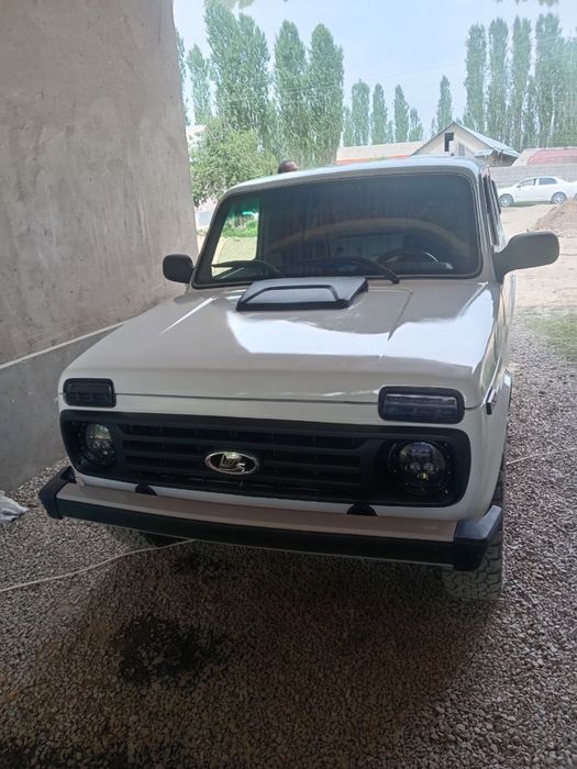 Niva 1990-yil srochna sotiladi 3700$