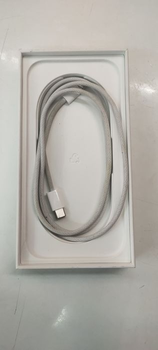 Продам Айфон 16 про 256