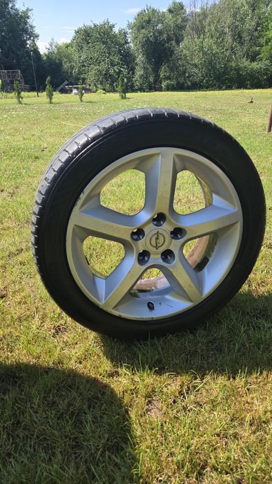 Продавам комплект алуминиеви джанти с гуми KUMHO 17"